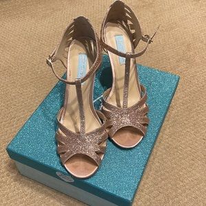 Betsy Johnson SB Tee Champagne Glitter Heels [size 8.5]